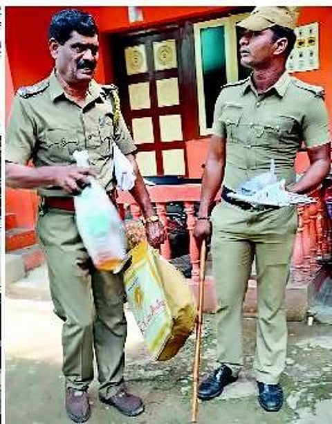 வறுமையால் விபரீத முடிவு: மனைவி, 2 மகள்களுடன் பெட்ரோல் ஊற்றி கார் ஒட்டுநர் தீக்குளித்து உயிரிழப்பு