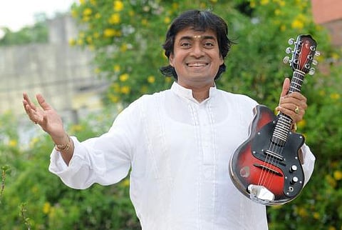 மாண்டலின் ஸ்ரீநிவாஸ் மறைவு: இசையுலகினர் கண்ணீர் அஞ்சலி - சென்னையில் இன்று இறுதி சடங்கு நடக்கிறது