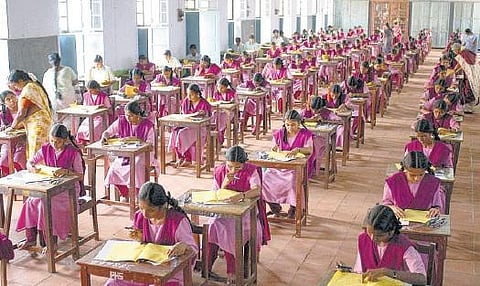 பிளஸ் 2 தேர்வில் மீண்டும் ‘ஜம்ப்ளிங்’ வினா முறை: காப்பி அடிப்பதை தடுக்க நடவடிக்கை