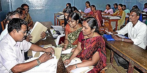 வெயிட்டேஜ் மதிப்பெண் முறையில் தேர்வான 12,347 ஆசிரியர்களுக்கு ஒரே நாளில் நியமன ஆணை: பணியில் உடனடியாக சேர தமிழக அரசு உத்தரவு