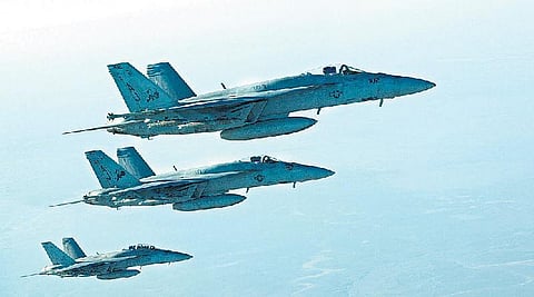 சிரியாவில் அமெரிக்க தாக்குதல் தொடர்கிறது: ஐஎஸ் தீவிரவாதிகளின் எண்ணெய் வயல்கள் மீது குண்டுவீச்சு