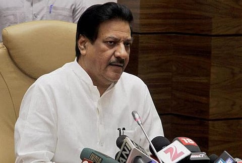 மகாராஷ்டிர முதல்வர் பிருத்விராஜ் சவாண் ராஜினாமா