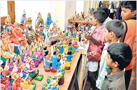 பொற்காலத்தின் பொம்மைகள்