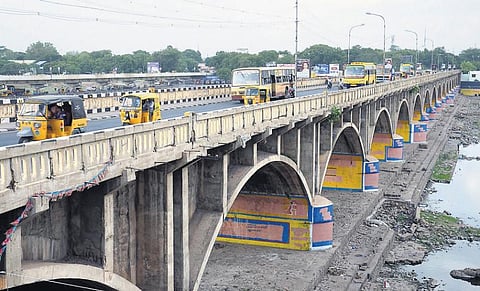 100 ஆண்டு உத்தரவாதத்துடன் கட்டப்பட்ட மதுரை ஏ.வி. மேம்பாலத்துக்கு 125 வயது: சீரமைப்பு பணியுடன், கொண்டாட்ட ஏற்பாடுகளை செய்ய வலியுறுத்தல்