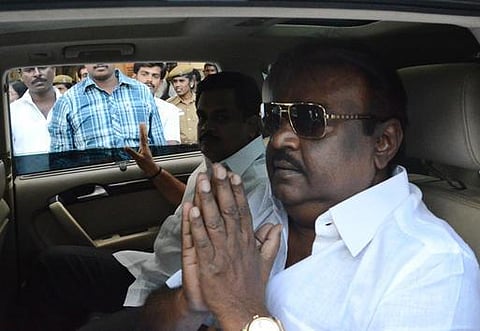 ஆளுநர் ரோசய்யாவுடன் விஜயகாந்த் திடீர் சந்திப்பு: தமிழகத்தில் சட்டம் - ஒழுங்கை பாதுகாக்க கோரிக்கை