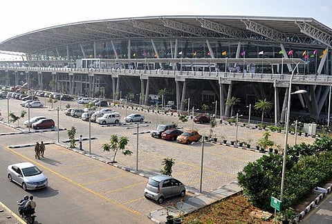 சென்னை விமான நிலையத்தில் கண்ணாடி உடைந்து விழுந்தது - 26-வது முறையாக சம்பவம்