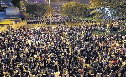 முழுமையான ஜனநாயகம்: ஹாங்காங்கில் மாணவர் போராட்டம் வலுக்கிறது - பேச்சு நடத்த அரசு ஒப்புதல்