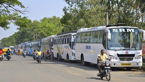 ஜெயலலிதாவுக்கு ஆதரவாக உண்ணாவிரதம்: தமிழகத்தில் தனியார் பஸ்கள் இன்று ஓடாது; 7-ம் தேதி ஆம்னி பஸ்கள் நிறுத்தம்