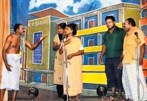 நாடக மேடைக்குப் பின்னால்…