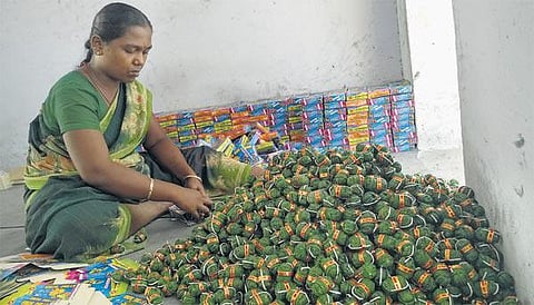 சிவகாசிக்கு வேட்டு வைக்கும் சீனப் பட்டாசுகள்: இந்த ஆண்டு மட்டும் ரூ.1500 கோடி வருவாய் இழப்பு