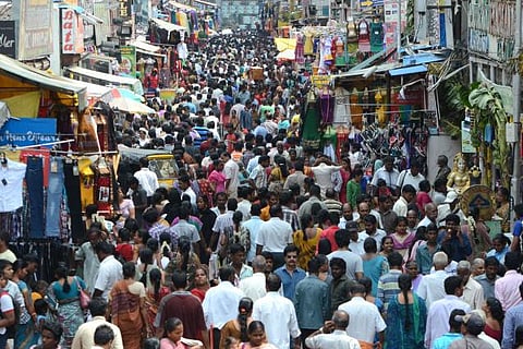 தி.நகர், புரசை, பாரிமுனையில் 110 இடங்களில் கண்காணிப்பு கேமரா: தீபாவளிக்கு பொருட்களை வாங்க குவியும் மக்கள்