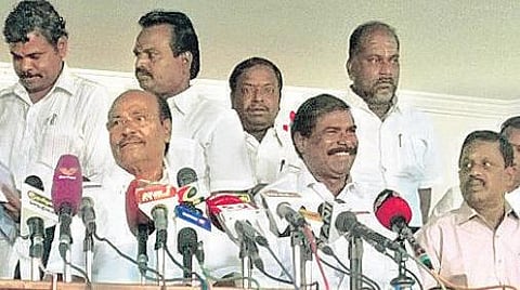 அரசியல் சட்டப்பிரிவு 355-ஐ பயன்படுத்தி தமிழகத்தில் சட்டம் ஒழுங்கை சீர்செய்ய வேண்டும்: ராமதாஸ்