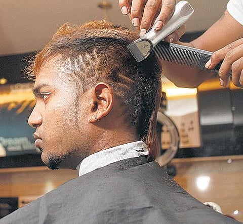 தலைக்கு மேலே வேலையா பாஸு?