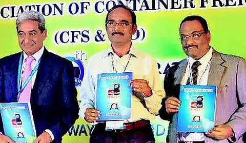 எண்ணூரில் ரூ.1,270 கோடியில் சரக்குப் பெட்டக முனையம்