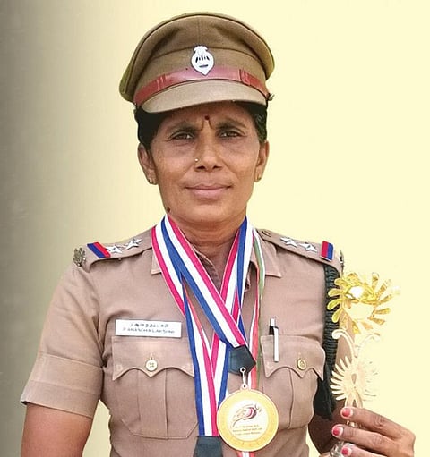 தடைகளை வென்ற வீராங்கனை