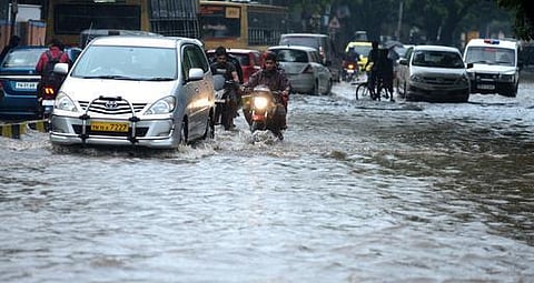 பருவமழை சேதங்களை உடனுக்குடன் சீரமைக்க அதிகாரிகளுக்கு அமைச்சர் உத்தரவு