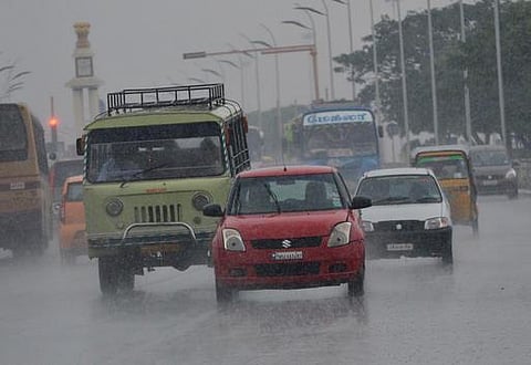 அடுத்த 24 மணி நேரத்துக்கு தமிழகத்தில் கன மழை நீடிக்கும்: அரபிக்கடலில் காற்றழுத்த தாழ்வு நிலை