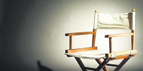 கோணங்கள் 4 - கண்ணீர் கலந்த பிளாக் காமெடி!