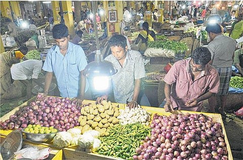 முகம் நூறு: இவர்களும் மனிதர்களே!