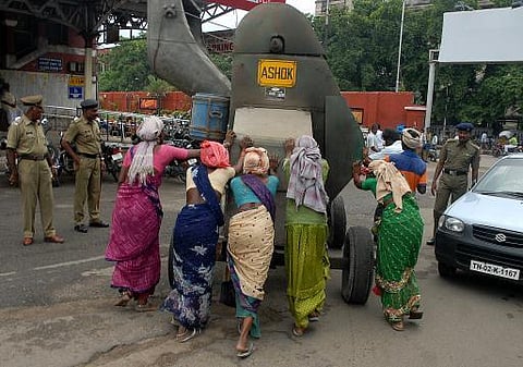 பாலினப் பாகுபாடு: மோசமான நிலையில் இந்தியா