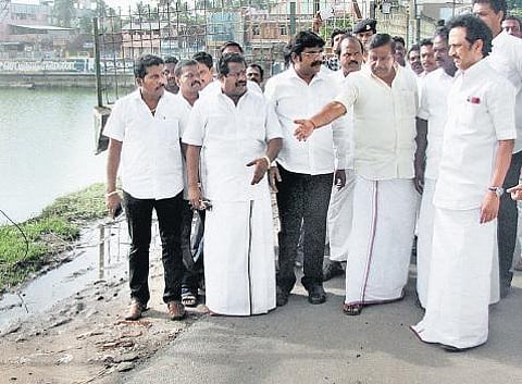 தமிழக அரசு செயலற்றுக் கிடப்பதற்கு திருவாரூர் குளக்கரையே சாட்சி: மு.க.ஸ்டாலின்