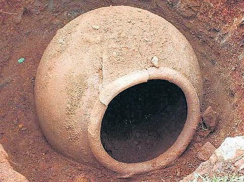 மூத்தோர் பேழைகள்