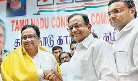 நிர்வாகிகள் எல்லோரையும் கலந்துபேசி முடிவுகளை எடுக்க வேண்டும்: இளங்கோவனுக்கு ப.சிதம்பரம் அறிவுறுத்தல்