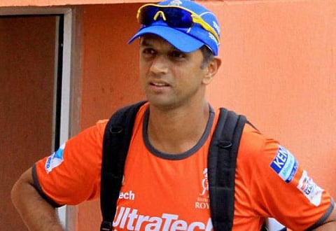 ஆஸி.தொடருக்கு ஜடேஜாவுக்கு பதில் கரன் சர்மா, லோகேஷ் ராகுலுக்கும் ஆதரவு: திராவிட் ஆலோசனை