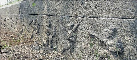 அழிவின் விளிம்பில் சிற்பக் குளம்: பாதுகாக்க வரலாற்று ஆர்வலர்கள் கோரிக்கை