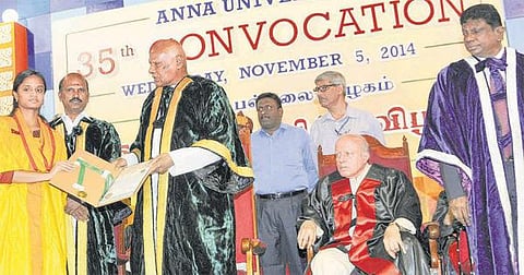 அண்ணா பல்கலை. பட்டமளிப்பு விழாவில் 138 மாணவர்களுக்கு தங்கப்பதக்கம்