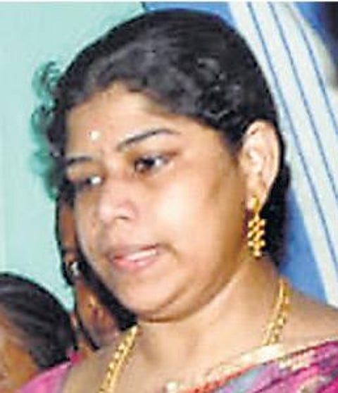 ரியல் எஸ்டேட் அதிபர் கொலை வழக்கில் 45 நாட்களுக்குப் பின் முன்னாள் அமைச்சர் மகளுக்கு நிபந்தனை ஜாமீன்