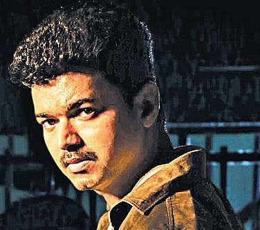 விஷாலுக்குக் கைகுலுக்கிய விஜய்