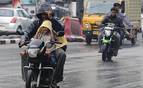 கனமழை காரணமாக சென்னையில் பள்ளி, கல்லூரிகளுக்கு விடுமுறை: பல்கலைக்கழக தேர்வு ரத்து