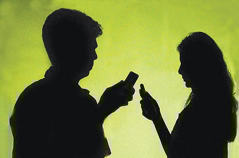 ‘கேர்ள் ஃப்ரெண்ட் - பாய் ஃப்ரெண்ட்’ இல்லாமல் இருப்பது தவறா?