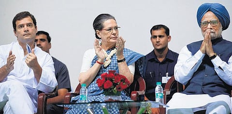 நேருவின் கொள்கைகளுக்கு எதிராக செயல்படும் மத்திய அரசு: நேரு பிறந்த தின விழாவில் காங்கிரஸ் தலைவர்கள் தாக்கு