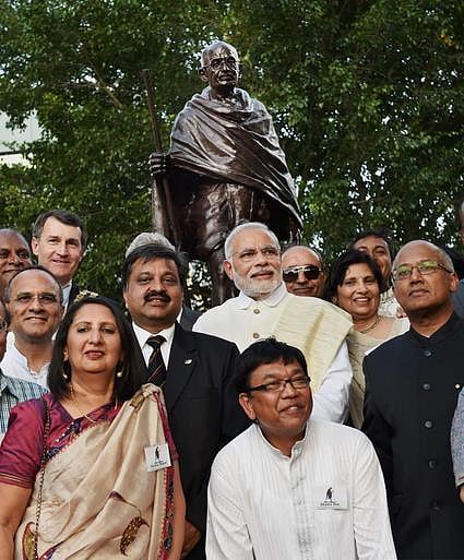 காந்தியை பின்பற்றுவதே பயங்கரவாதத்துக்கு தீர்வு: மோடி