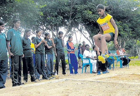 திருவண்ணாமலையில் மாநில அளவிலான தடகள போட்டி : 15 மாவட்ட வீரர், வீராங்கனைகள் பங்கேற்பு