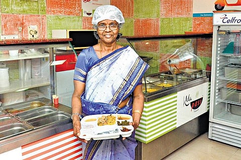 வொய் திஸ் கொல பசி!