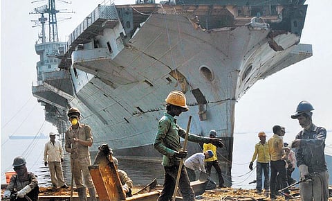 இந்தியாவின் முதல் போர்க்கப்பல் விக்ராந்த் உடைப்பு