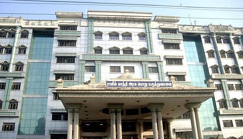 சென்னை அரசு மருத்துவமனையில் பாம்பு: நோயாளிகள் பீதி