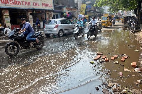 சென்னையில் மழையால் பாதிக்கப்பட்ட சாலைகளின் சீரமைப்பு பணிகள் தரமானதாக இல்லை: பொதுமக்கள் புகார்