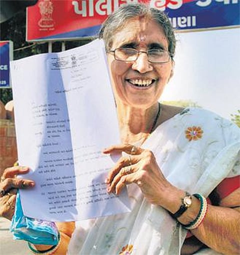 பிரதமர் மோடி அழைத்தால் அவருக்கு சேவை செய்ய காத்திருக்கிறேன்: மோடியின் மனைவி யசோதா பென் விருப்பம்