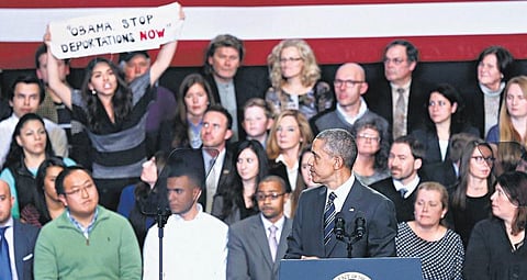 ஒபாமாவை சுற்றி வளைத்து கேள்வி எழுப்பிய பொதுமக்கள்: சிகாகோவில் பரபரப்பு சம்பவம்