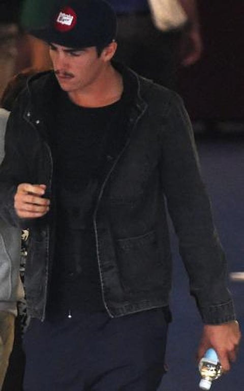 பவுன்சர் வீசிய சான் அபாட்டிற்கு பெருகும் ஆறுதல்கள்