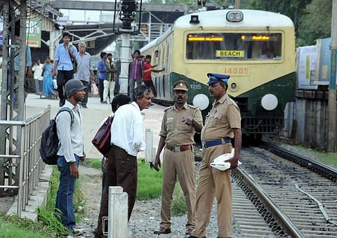 பறக்கும் ரயில் தடத்துடன் புறநகர் ரயில் சேவை இணைப்பு: அரக்கோணம், சூலூர்பேட்டை ரயில்கள் வேளச்சேரி வரை செல்லும்