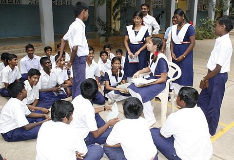 மாணவர்களை ஏன் தண்டிக்கிறீர்கள்?- சமஸ்கிருத பாட அறிமுகம் தொடர்பாக மத்திய அரசுக்கு உச்ச நீதிமன்றம் கண்டனம்