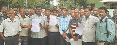 அரசு ஒதுக்கிய நிலத்தை ரத்து செய்ததாக முன்னாள் ராணுவத்தினர் புகார்