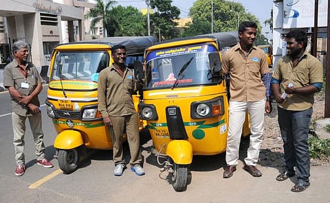 சமூக உணர்வுடன் செயல்படும் சில ஆட்டோ ஓட்டுநர்கள்