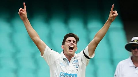 பிலிப் ஹியூஸ் துயரத்திற்குப் பிறகு பந்துவீசி 2 விக்கெட்டுகளைக் கைப்பற்றிய சான் அபாட்