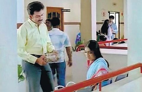 வெட்டிவேரு வாசம் 13 - மலரும் முள்ளாய் மாறும்!